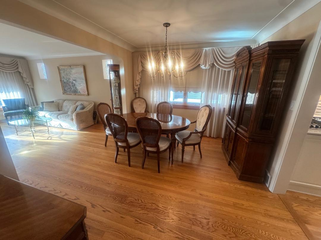 5805 N Merrimac Avenue, Chicago, IL 60646