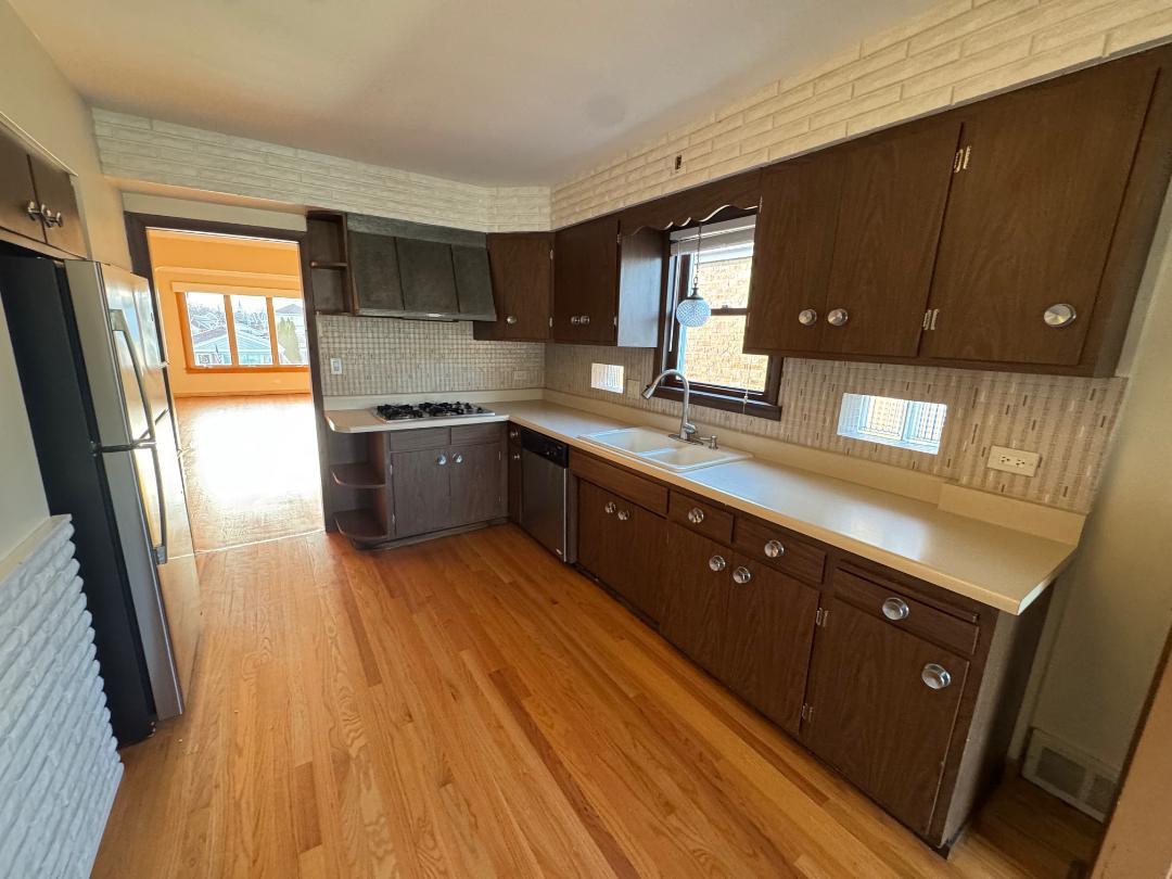 5805 N Merrimac Avenue, Chicago, IL 60646