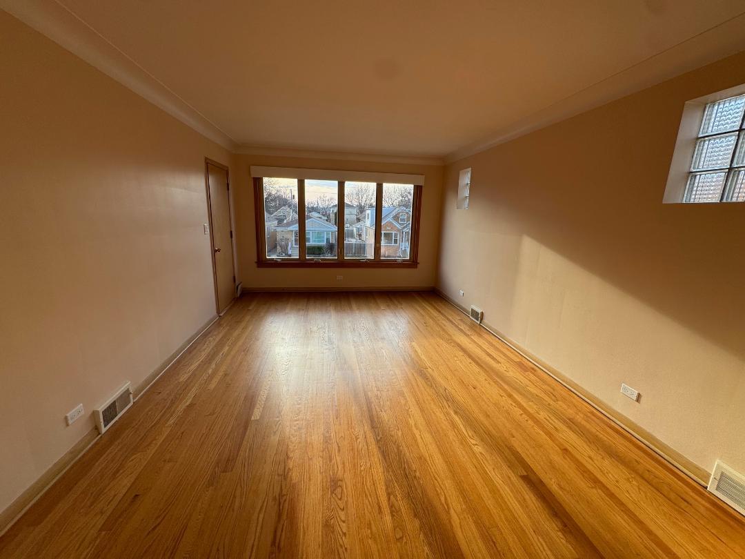 5805 N Merrimac Avenue, Chicago, IL 60646