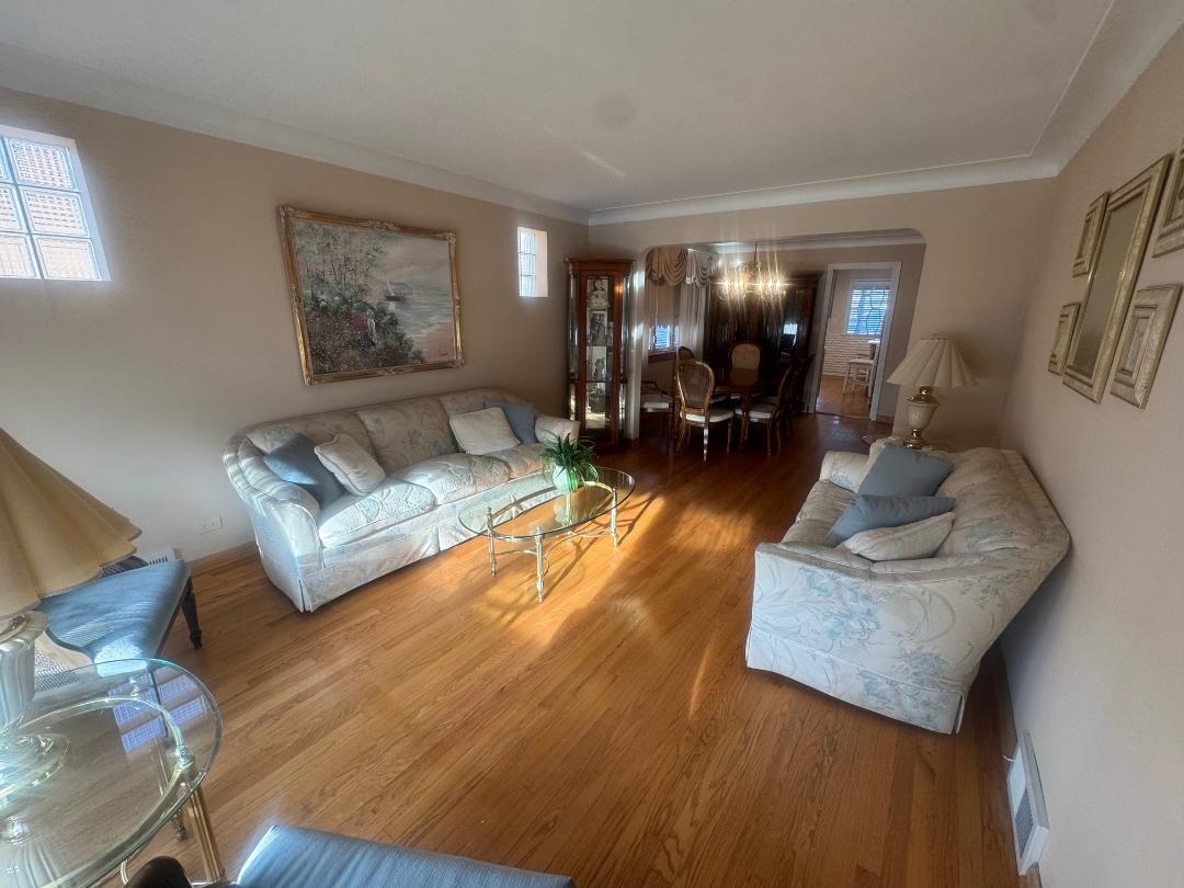 5805 N Merrimac Avenue, Chicago, IL 60646