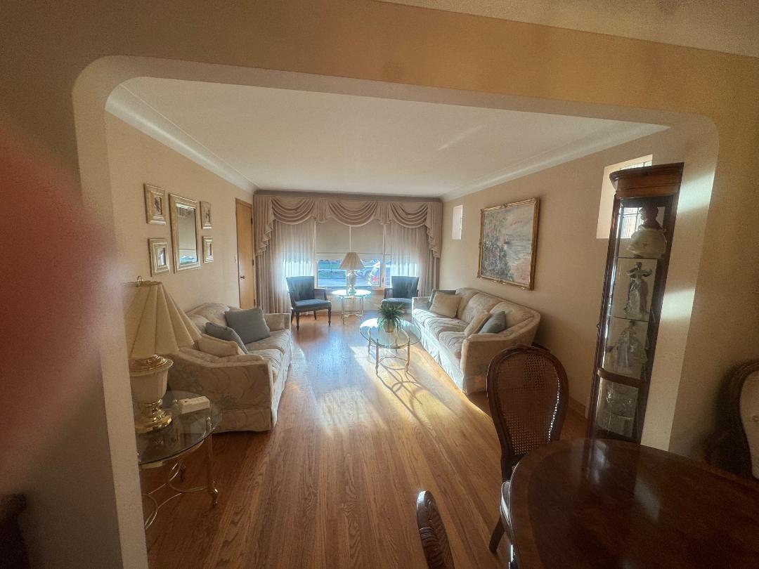 5805 N Merrimac Avenue, Chicago, IL 60646