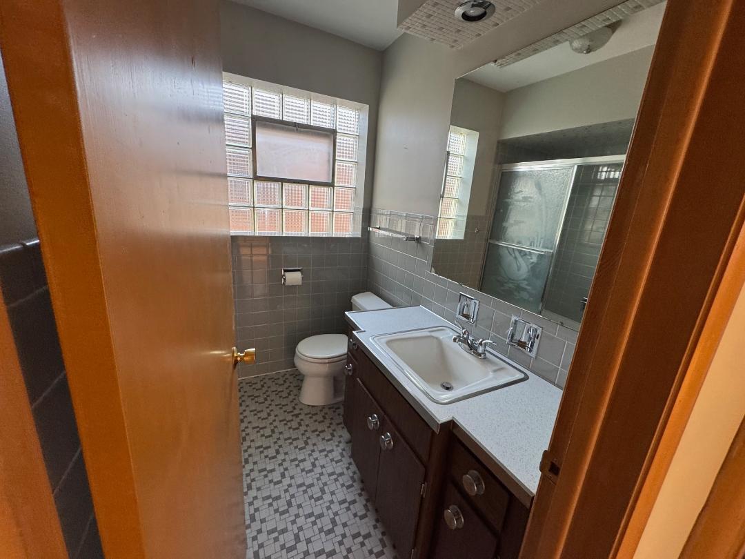 5805 N Merrimac Avenue, Chicago, IL 60646