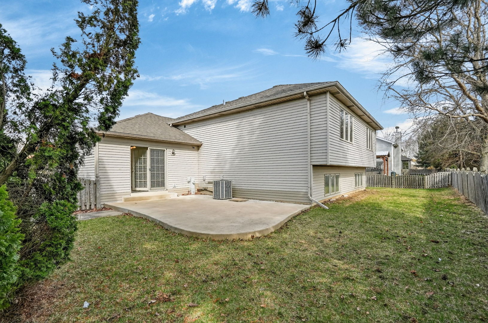 420 Windsor Drive, Oswego, IL 60543