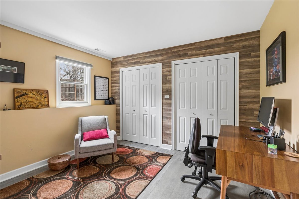 904 W Woodland Road, Lake Bluff, IL 60044