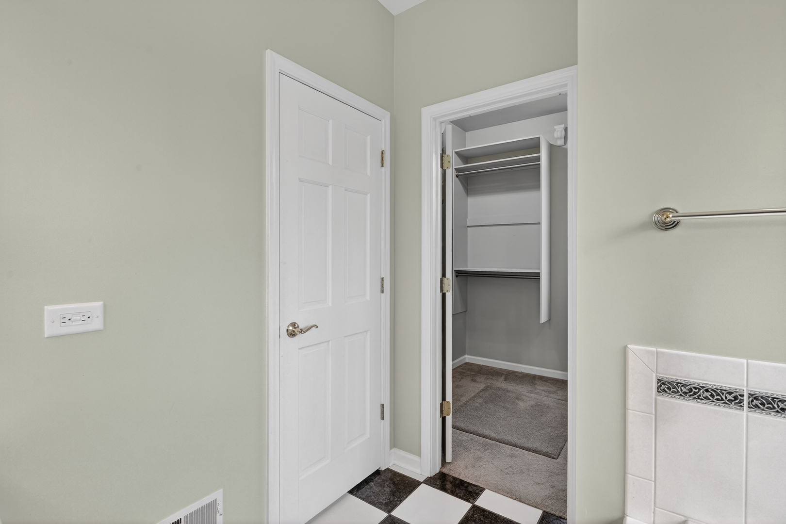 412 Rainbow Drive, Sleepy Hollow, IL 60118