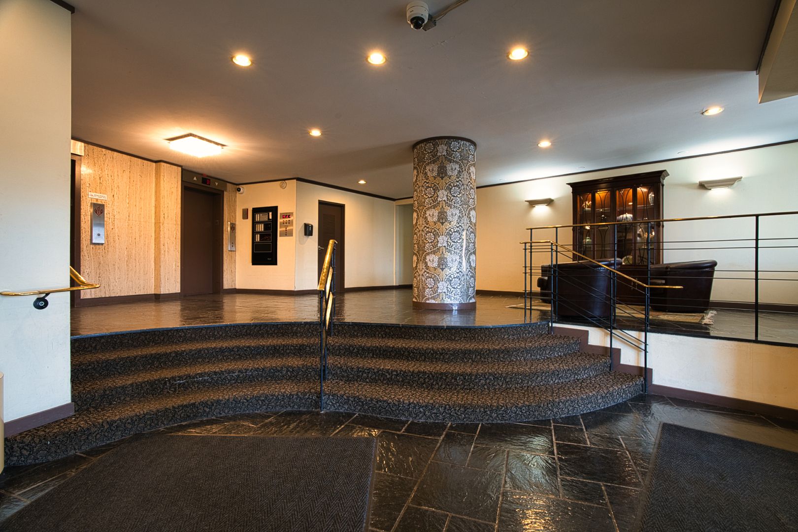 6833 N Kedzie Avenue #410, Chicago, IL 60645