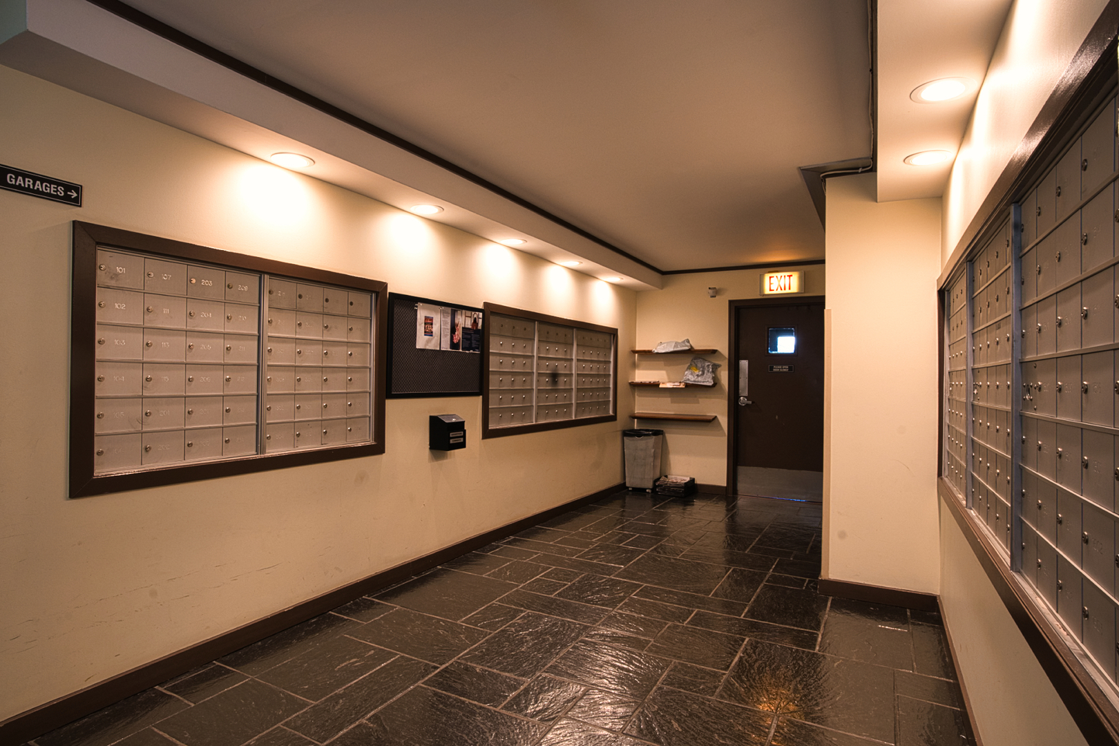 6833 N Kedzie Avenue #410, Chicago, IL 60645