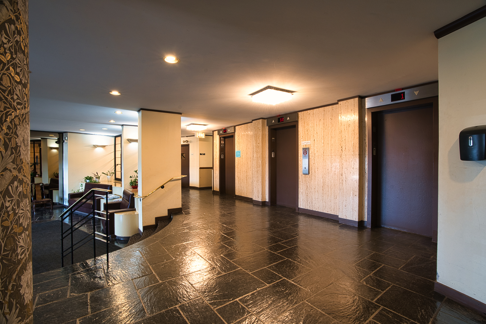 6833 N Kedzie Avenue #410, Chicago, IL 60645