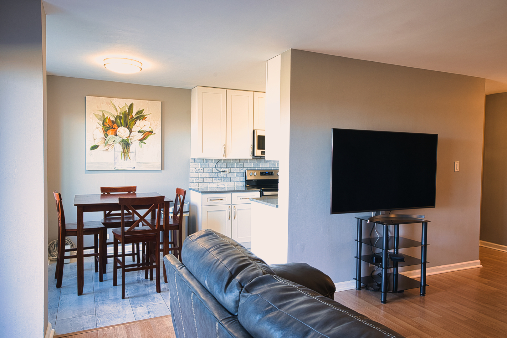 6833 N Kedzie Avenue #410, Chicago, IL 60645