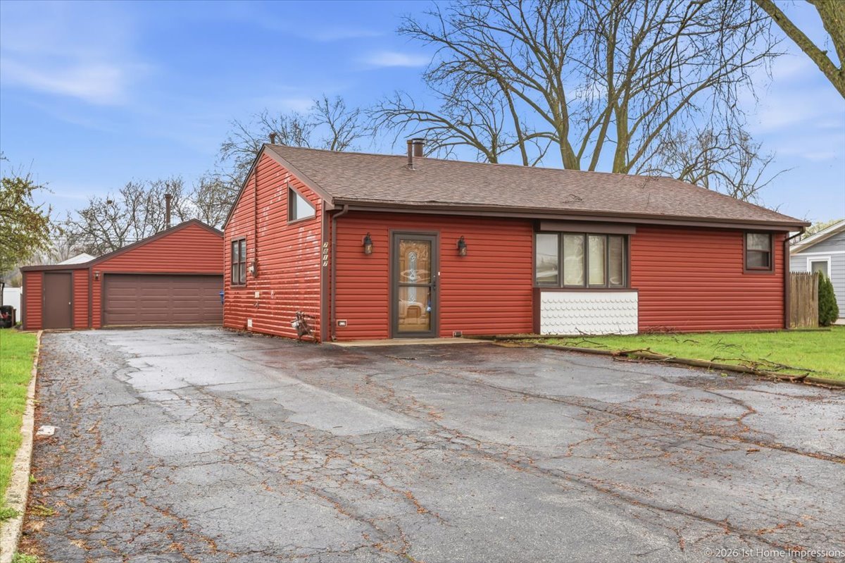 7817 W 98th Place, Hickory Hills, IL 60457