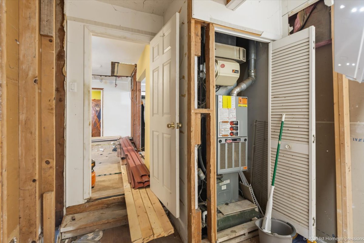 7817 W 98th Place, Hickory Hills, IL 60457