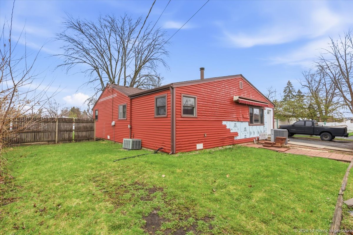 7817 W 98th Place, Hickory Hills, IL 60457