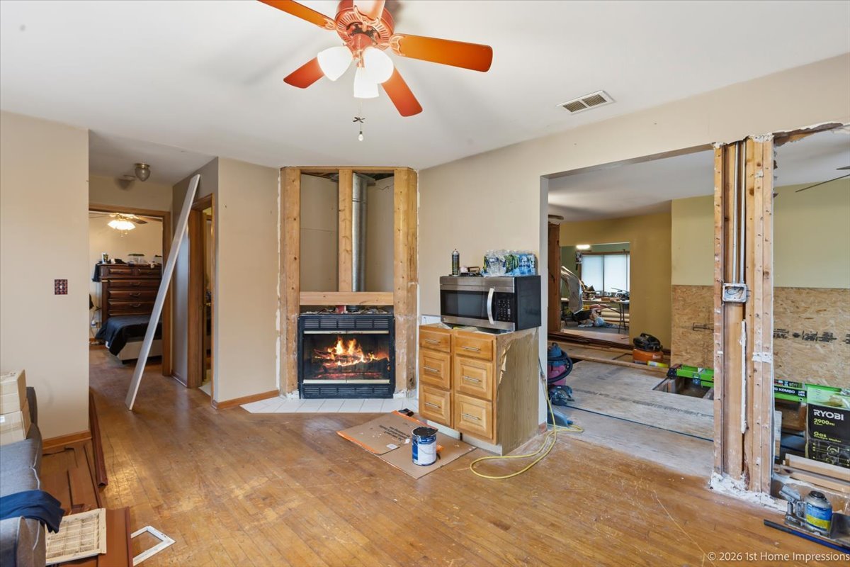 7817 W 98th Place, Hickory Hills, IL 60457