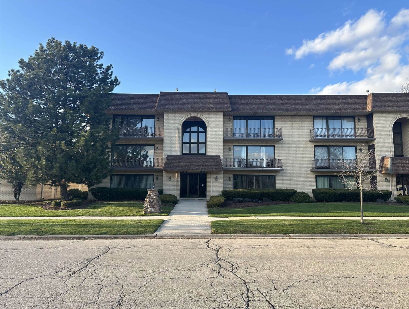 7448 W 153rd Street #2, Orland Park, IL 60462