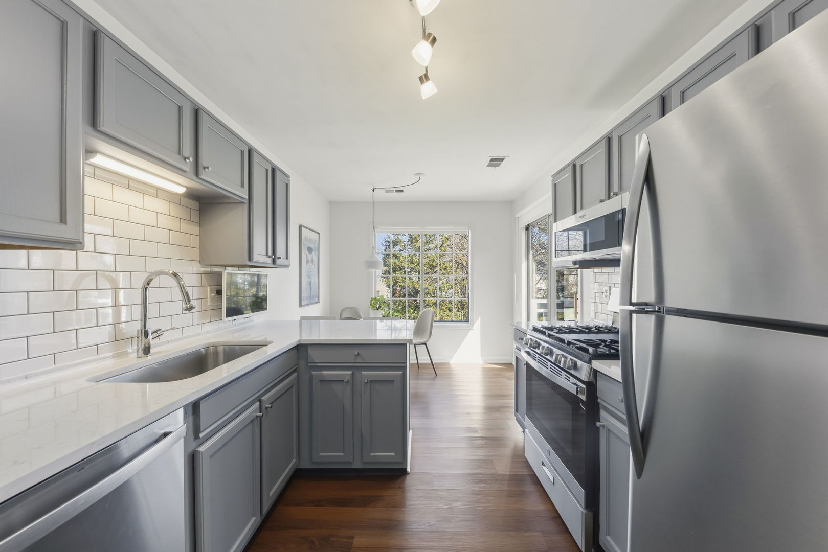 884 QUIN Court #201, Naperville, IL 60563