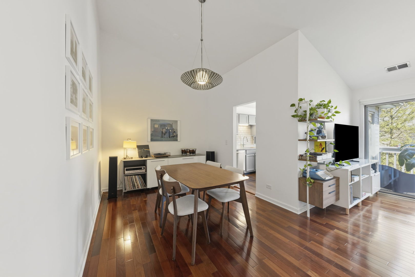 884 QUIN Court #201, Naperville, IL 60563