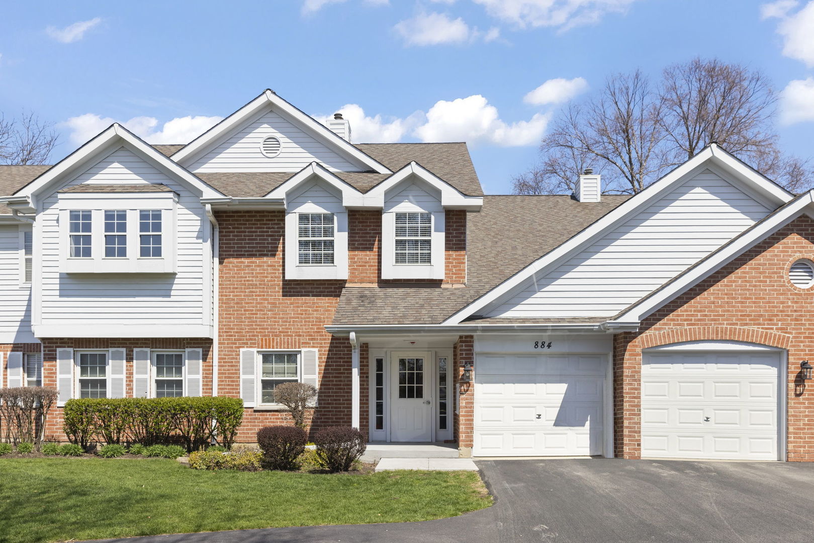 884 QUIN Court #201, Naperville, IL 60563