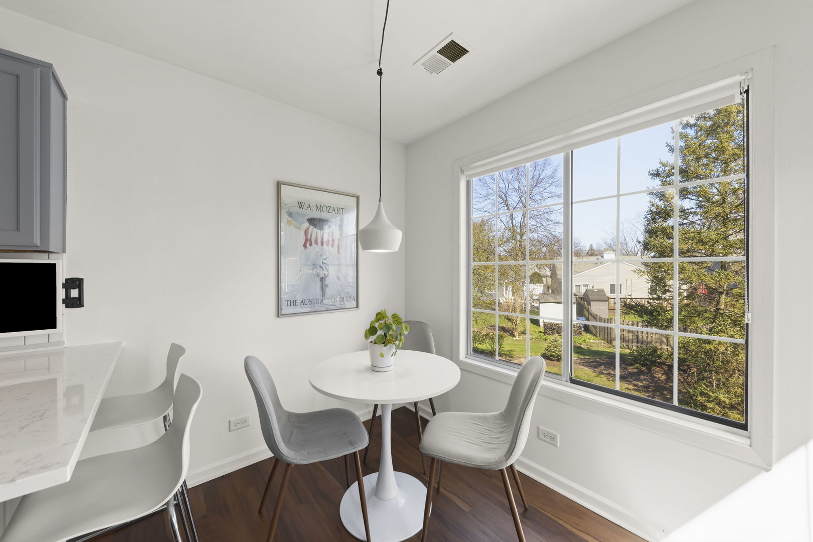 884 QUIN Court #201, Naperville, IL 60563