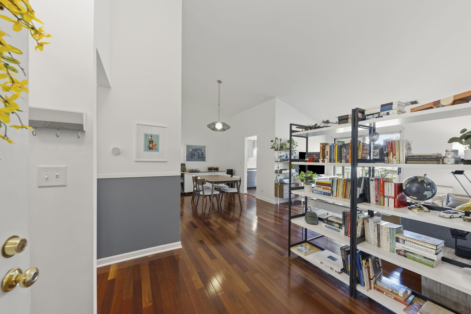 884 QUIN Court #201, Naperville, IL 60563