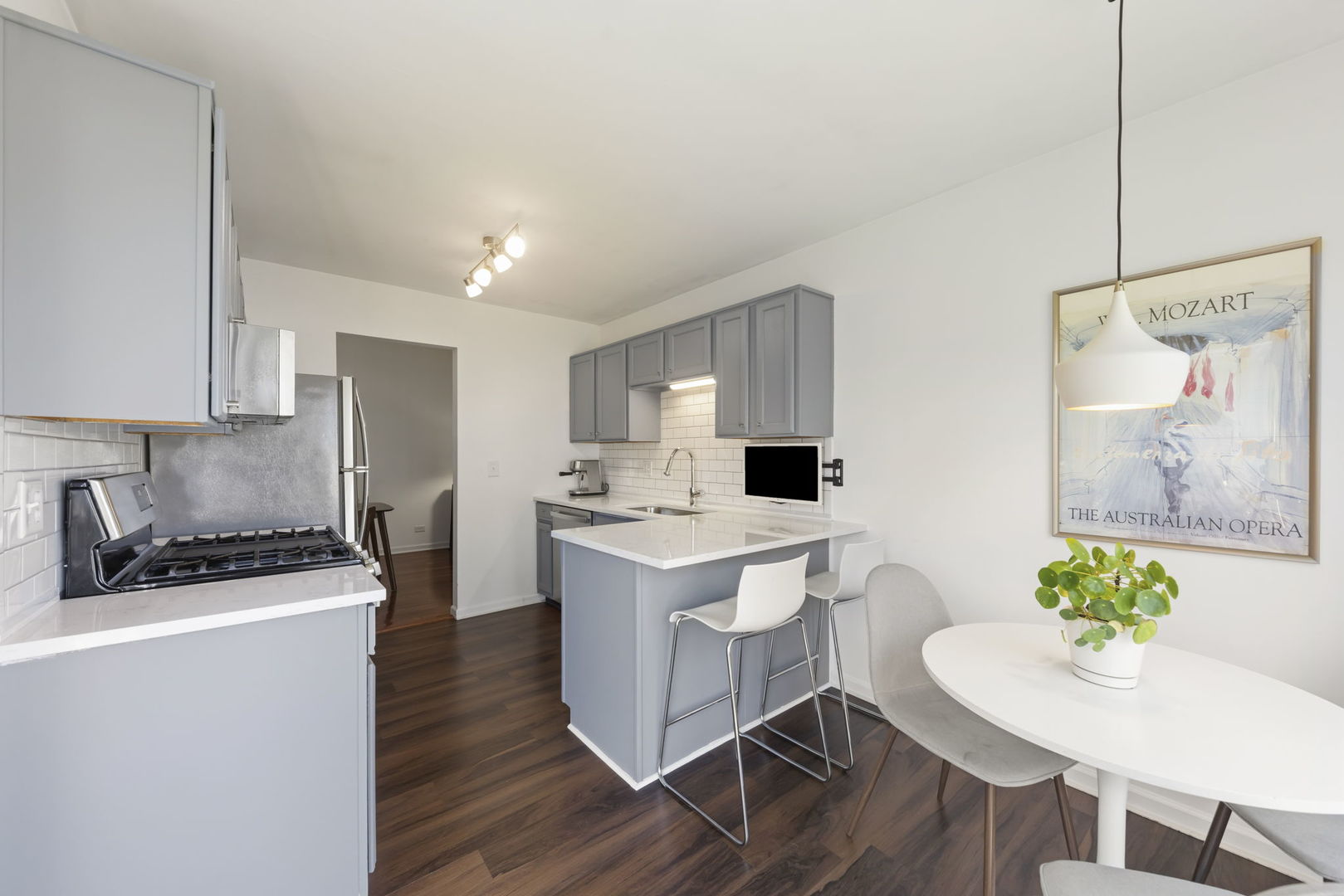 884 QUIN Court #201, Naperville, IL 60563