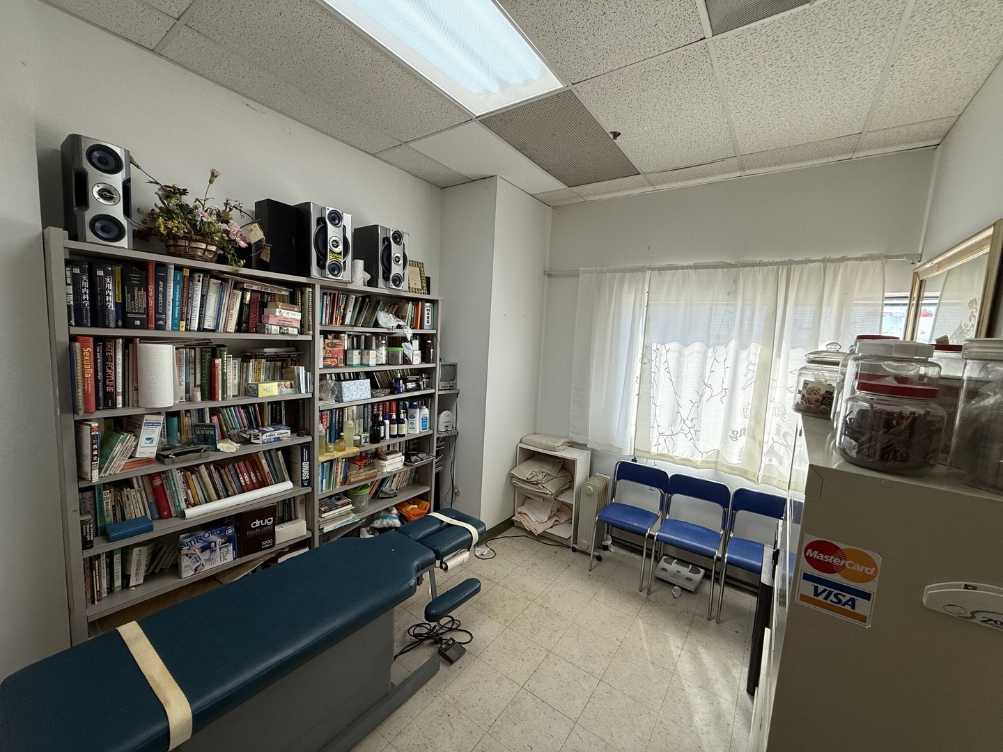 665 Pasquinelli Drive #B201, Westmont, IL 60559