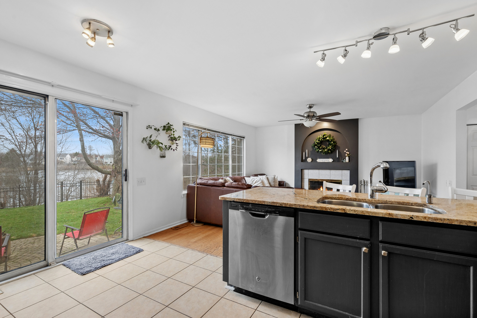 963 Tylerton Circle, Grayslake, IL 60030