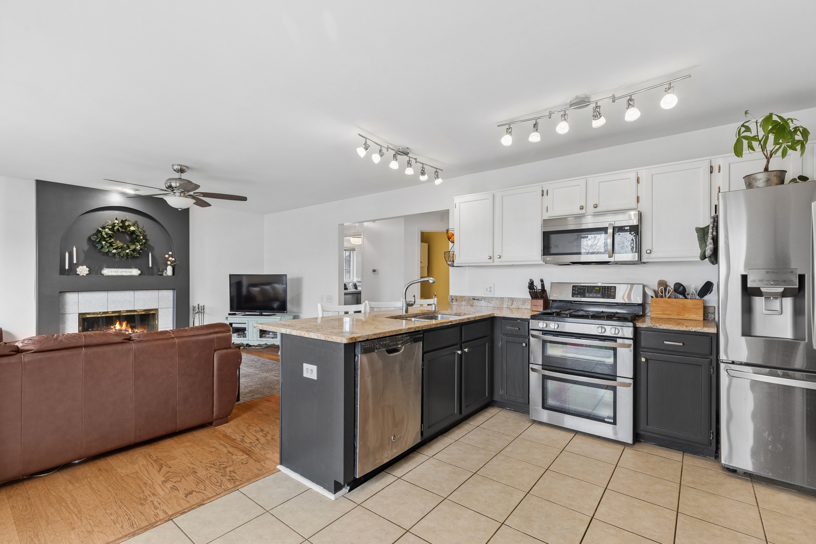 963 Tylerton Circle, Grayslake, IL 60030