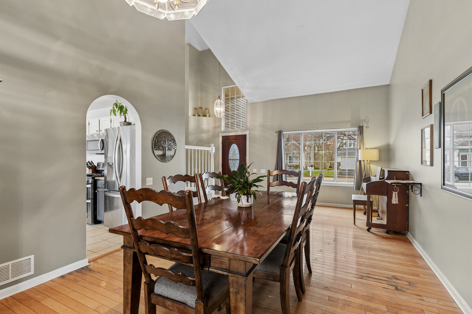 963 Tylerton Circle, Grayslake, IL 60030