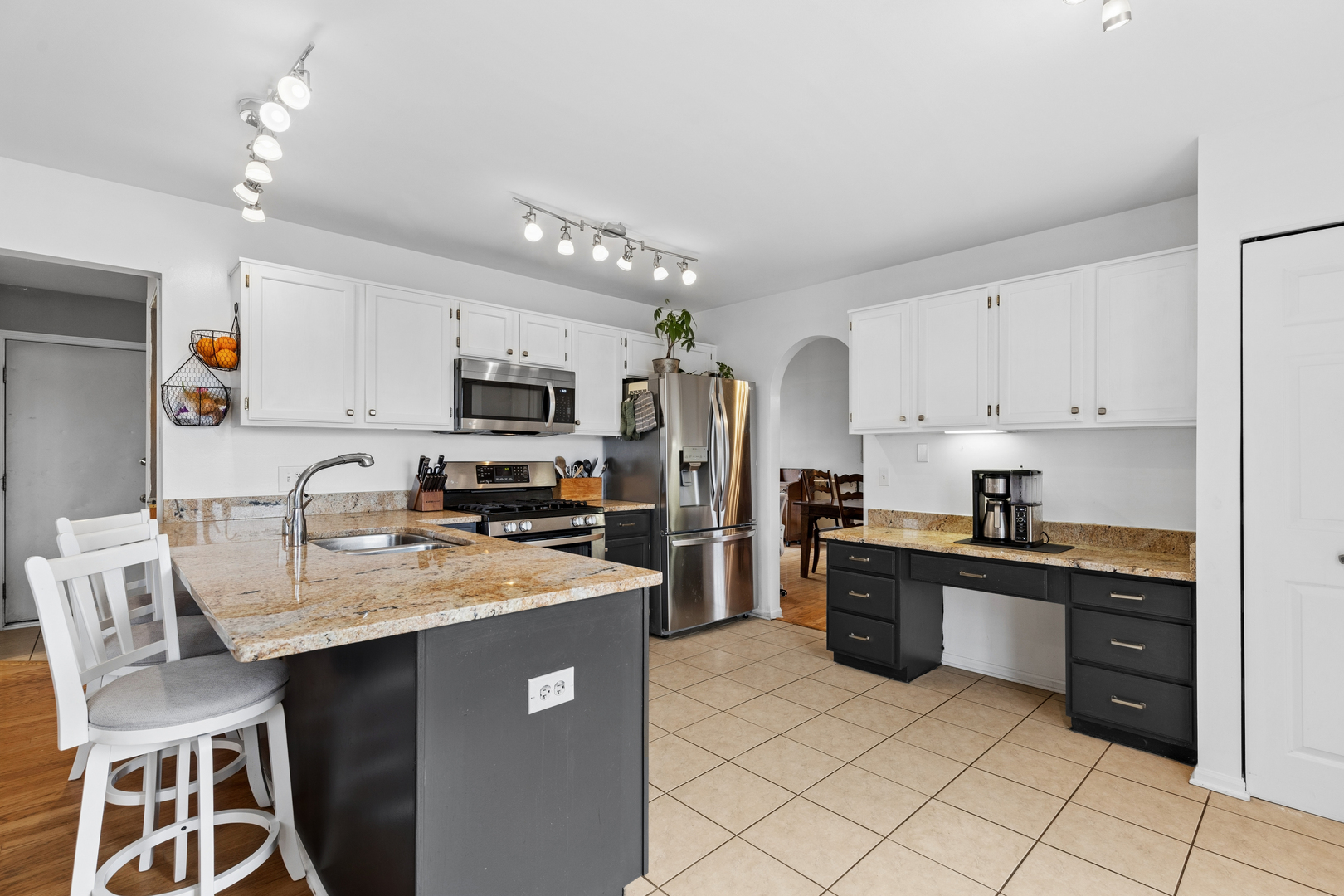 963 Tylerton Circle, Grayslake, IL 60030