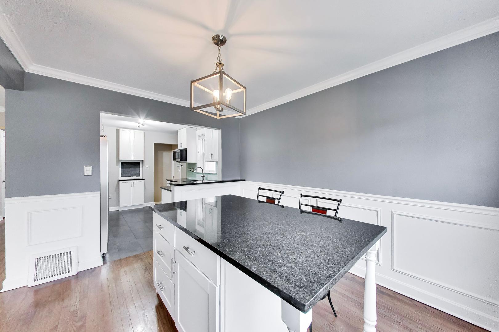 5117 N Newland Avenue, Chicago, IL 60656