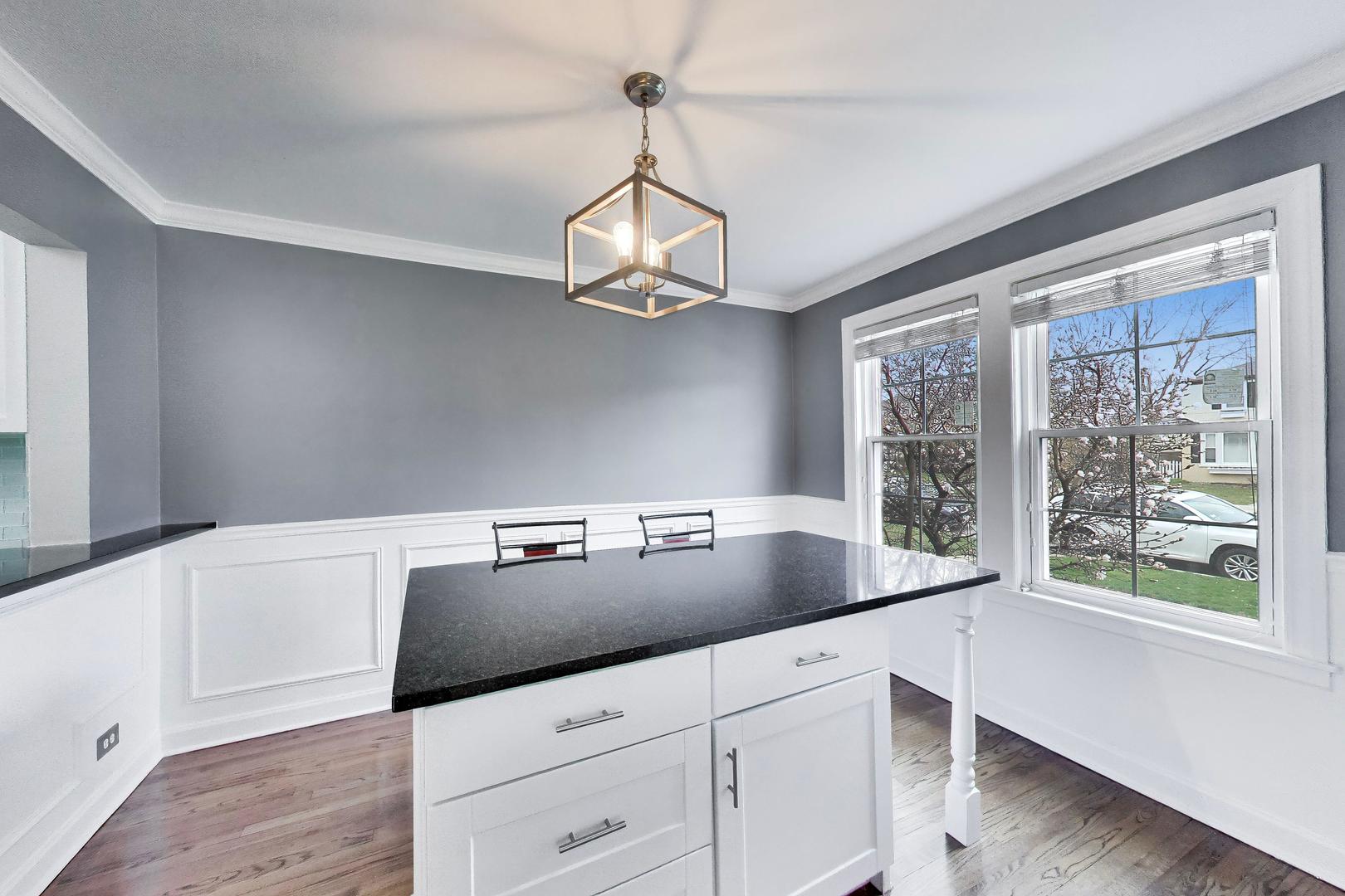 5117 N Newland Avenue, Chicago, IL 60656