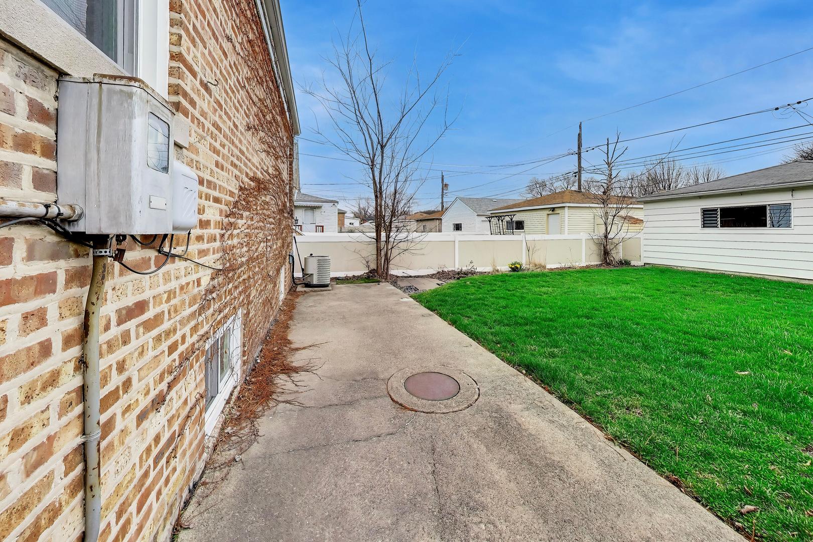 5117 N Newland Avenue, Chicago, IL 60656