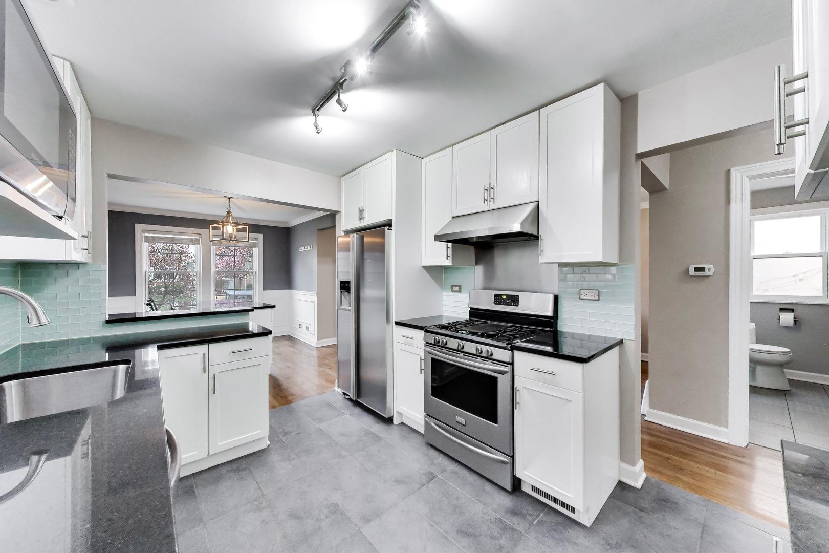 5117 N Newland Avenue, Chicago, IL 60656