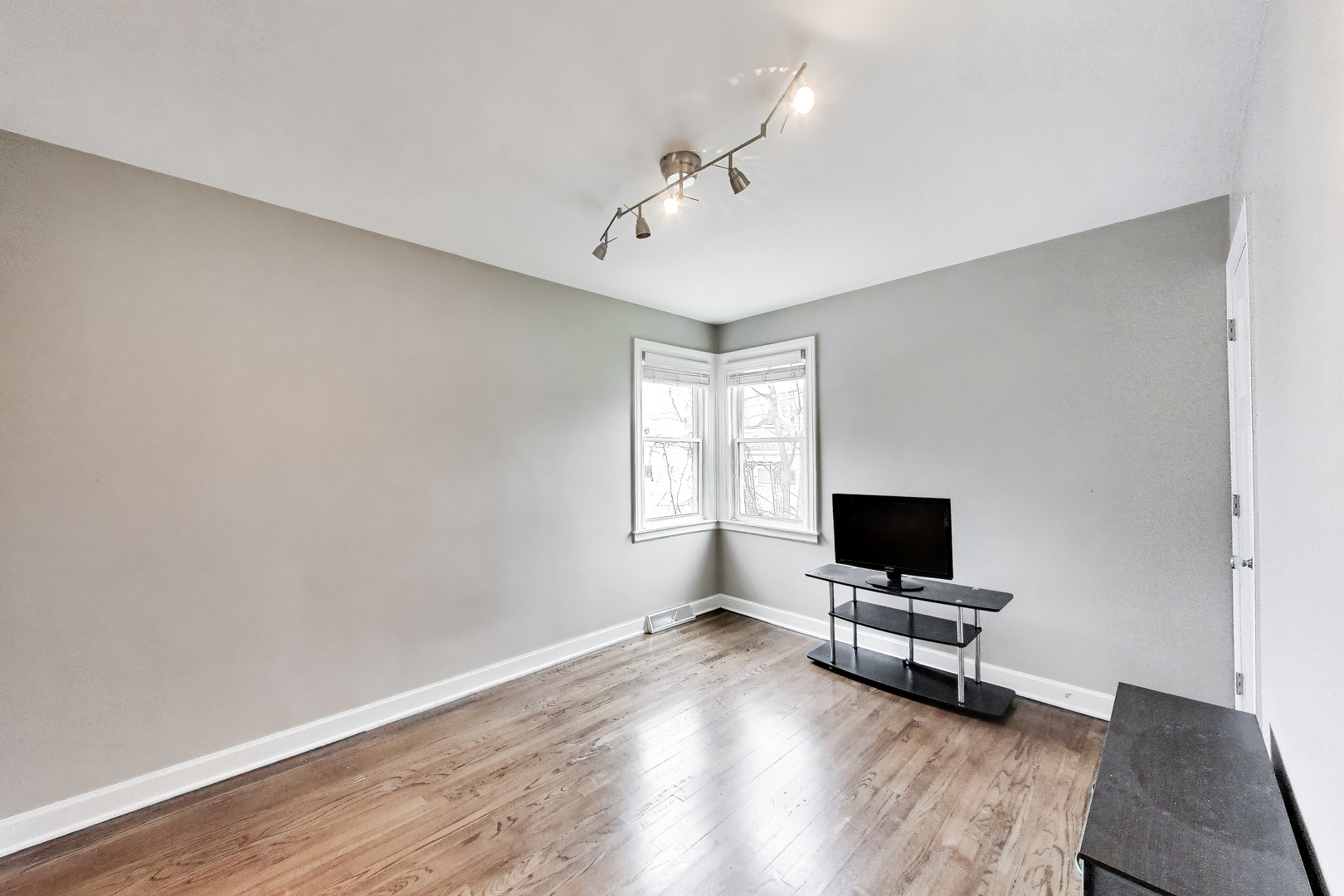 5117 N Newland Avenue, Chicago, IL 60656