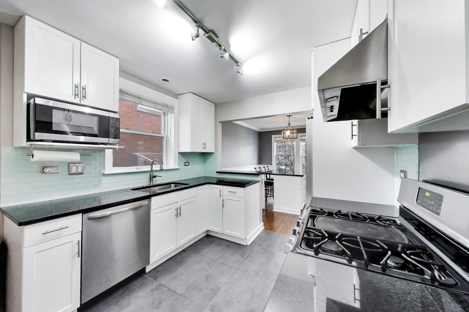 5117 N Newland Avenue, Chicago, IL 60656