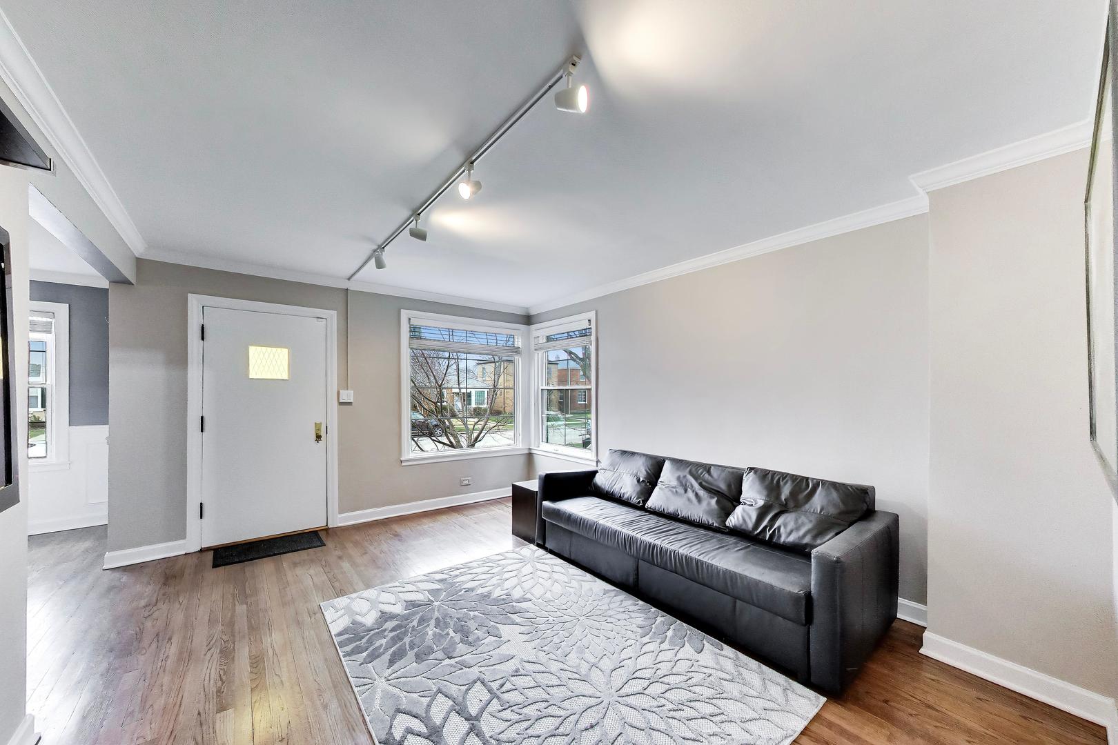 5117 N Newland Avenue, Chicago, IL 60656