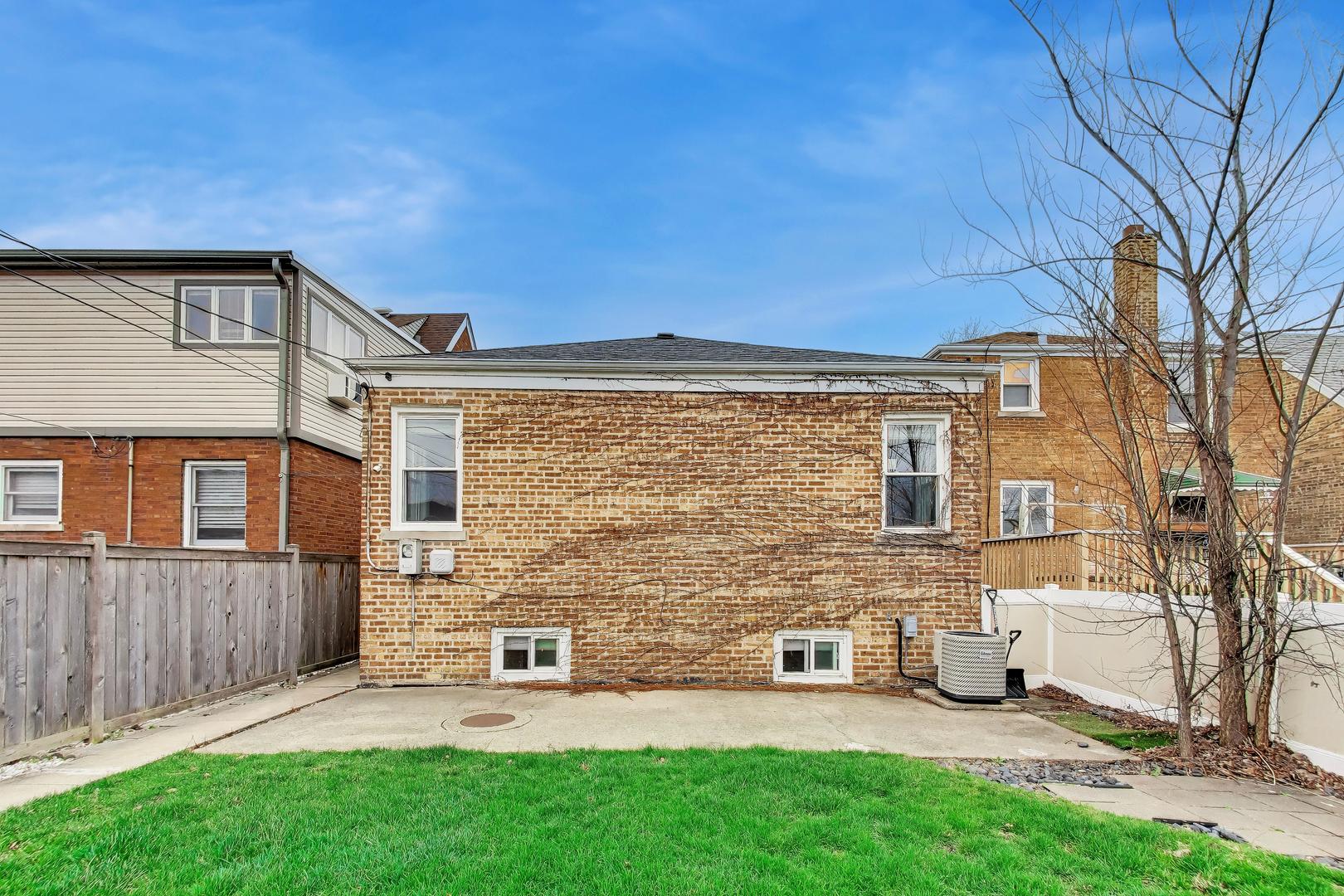 5117 N Newland Avenue, Chicago, IL 60656