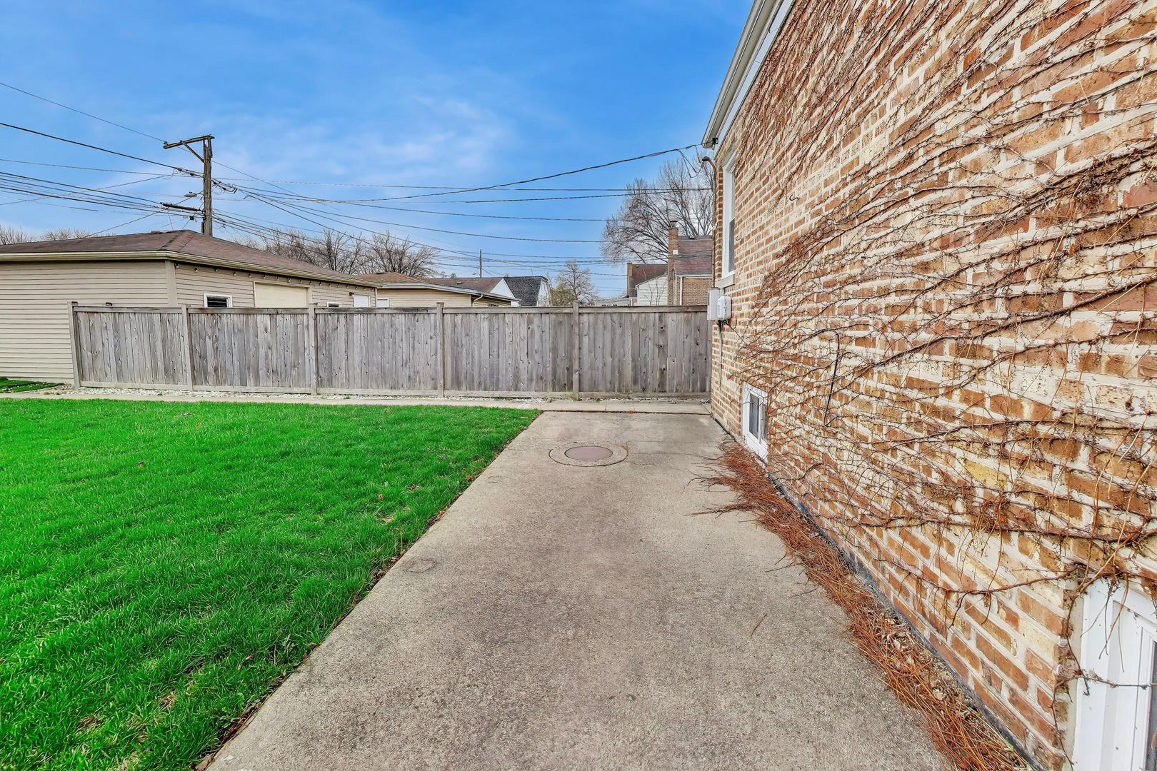 5117 N Newland Avenue, Chicago, IL 60656