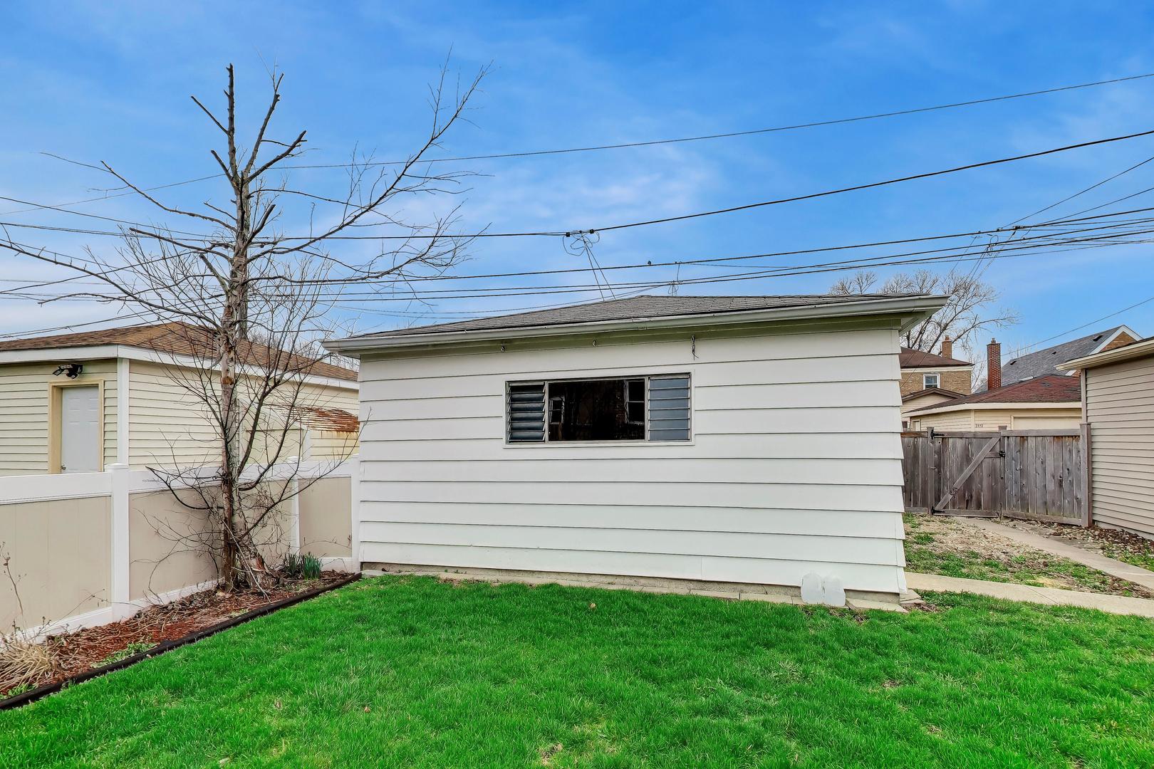 5117 N Newland Avenue, Chicago, IL 60656