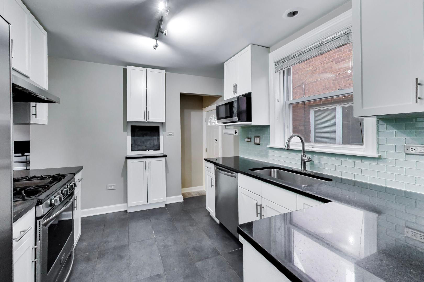 5117 N Newland Avenue, Chicago, IL 60656