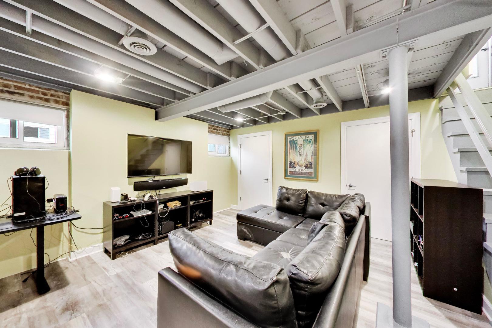 5117 N Newland Avenue, Chicago, IL 60656