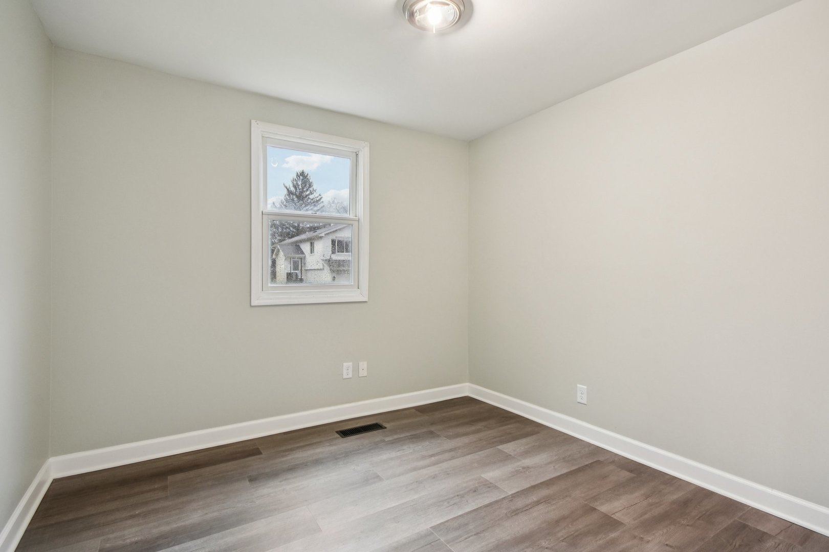 402 Lily Lane, Lakemoor, IL 60051