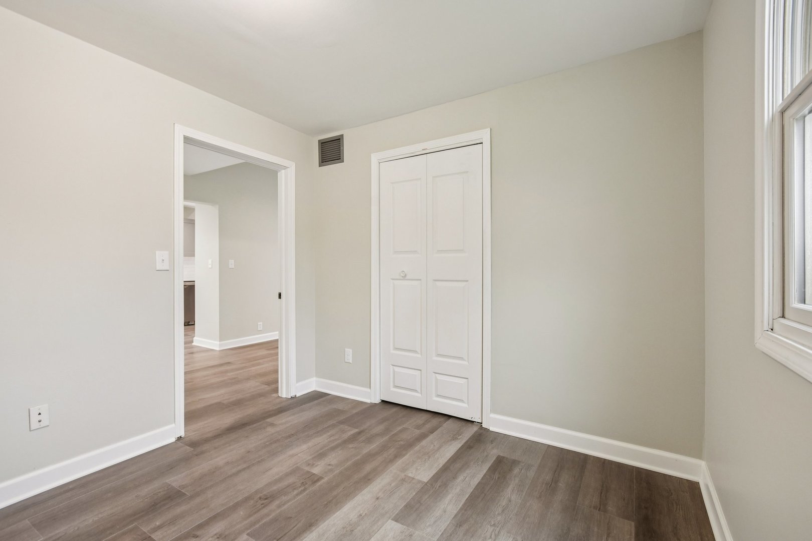 402 Lily Lane, Lakemoor, IL 60051