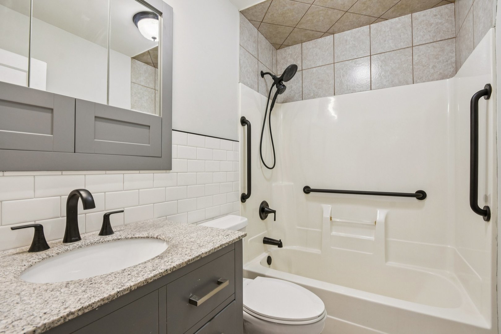 402 Lily Lane, Lakemoor, IL 60051