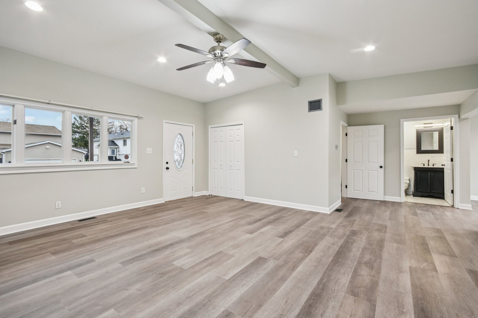 402 Lily Lane, Lakemoor, IL 60051