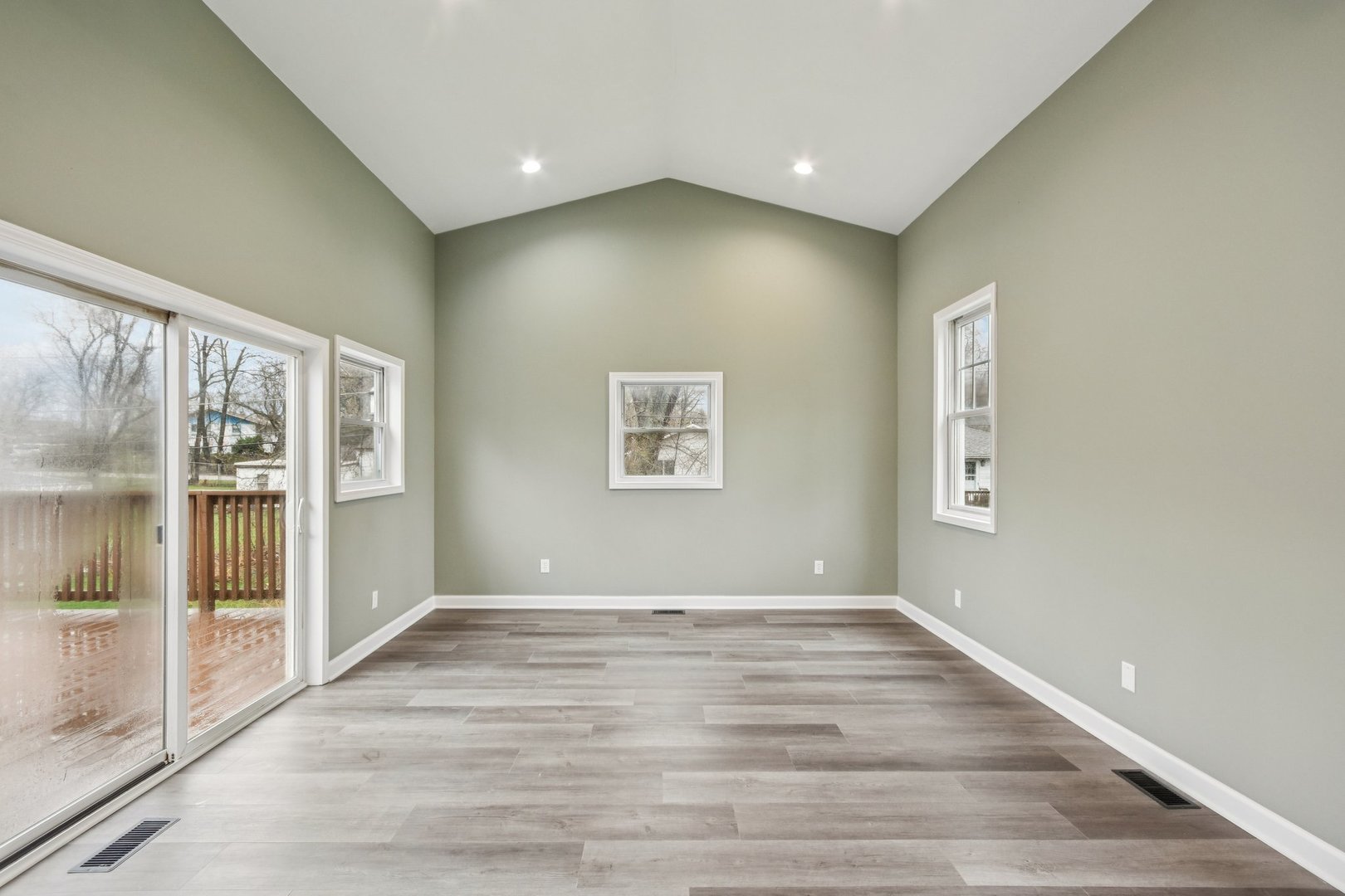 402 Lily Lane, Lakemoor, IL 60051