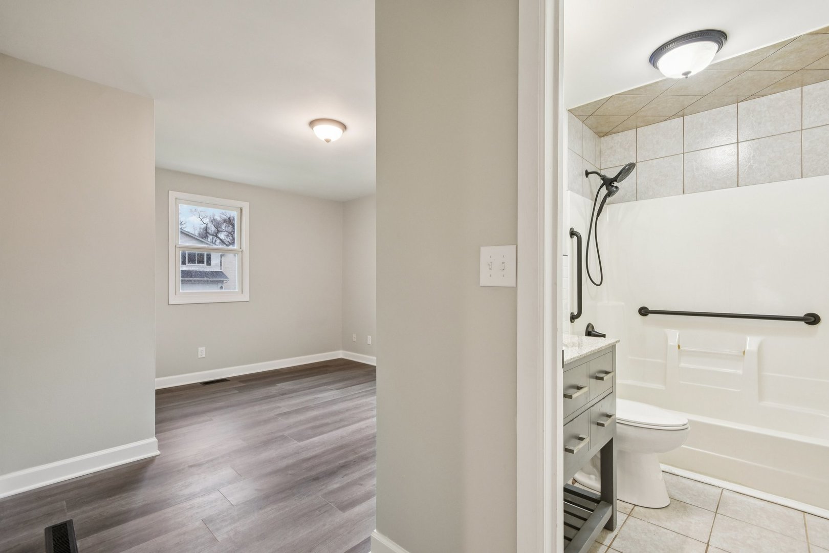 402 Lily Lane, Lakemoor, IL 60051