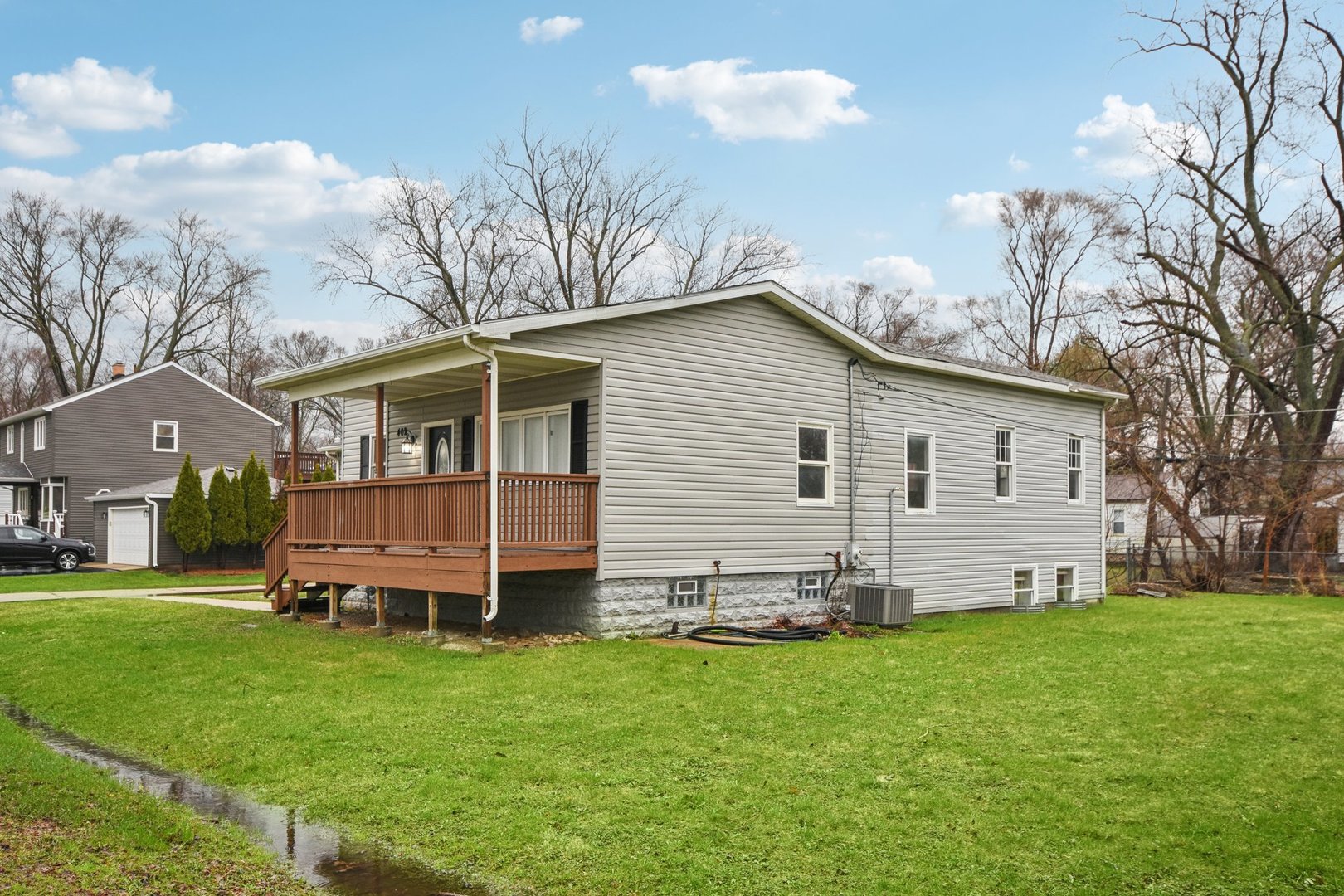 402 Lily Lane, Lakemoor, IL 60051