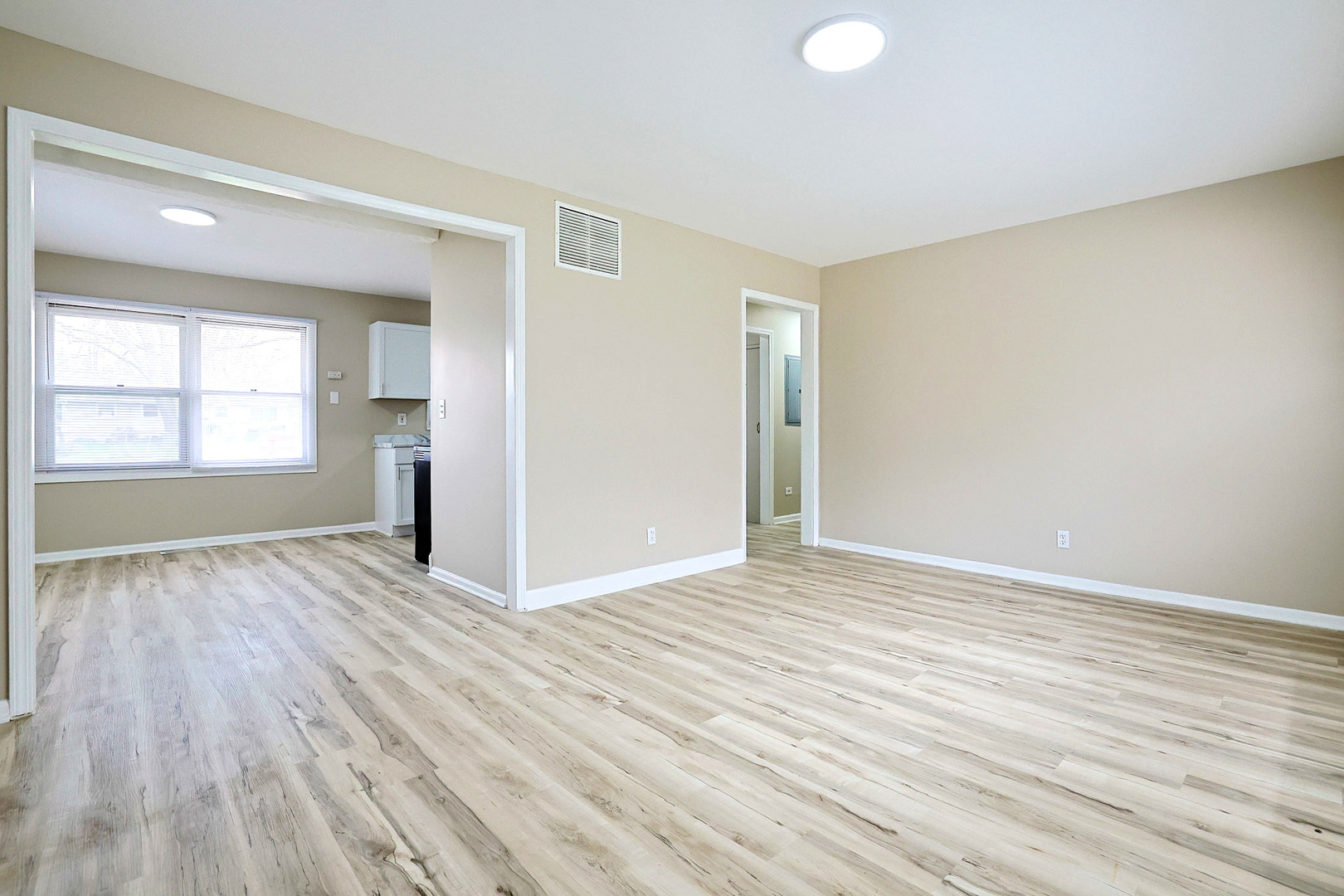 107 Georgine Street, Crystal Lake, IL 60014