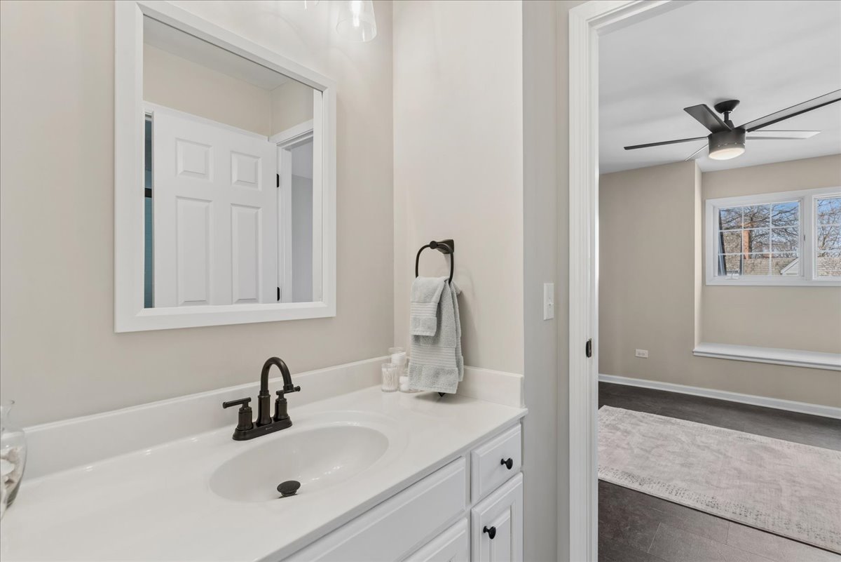 4475 Cornell Avenue, Gurnee, IL 60031